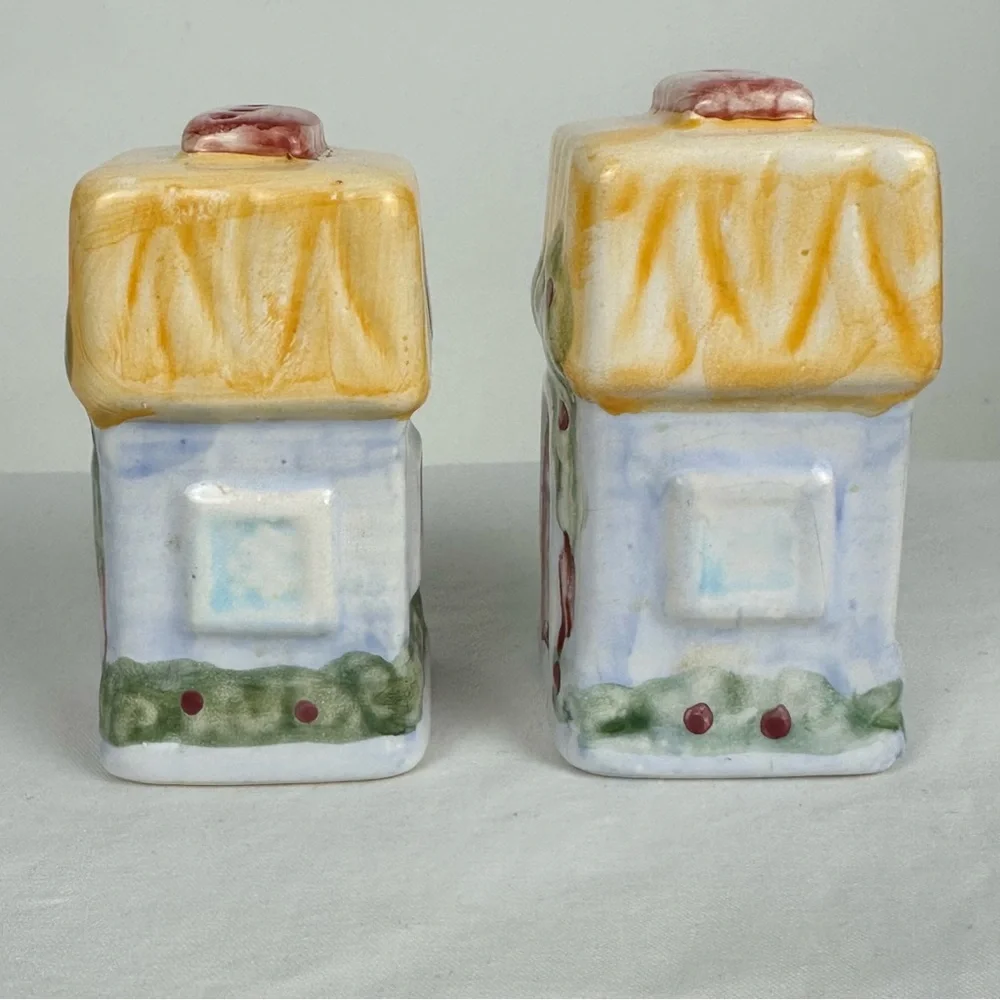 Cottage salt and pepper shakers